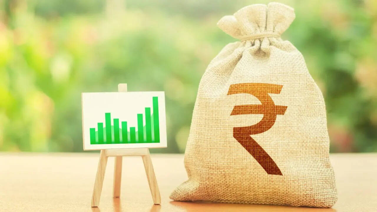 सबसे जरूरी है वित्तीय अनुशासन। EMI समय पर भरें, बजट का पालन करें और तय लक्ष्य के अनुसार अतिरिक्त भुगतान करते रहें। निरंतरता ही लोन जल्दी खत्म करने की असली कुंजी है।