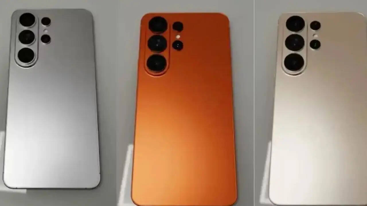 Samsung Galaxy S26+ में मिलने वाले कलर ऑप्शन की बात करें तो यह स्मार्टफोन भी Samsung Galaxy S26 की तरह पिंक गोल्ड और सिल्वर शैडो कलर ऑप्शन में मिलने वाला है। कंपनी ने लॉन्च के साथ ही इसे भी प्री ऑर्डर के लिए उपलब्ध करा दिया है।