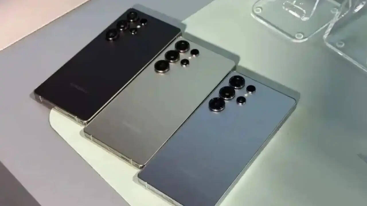 200 मेगापिक्सल कैमरा सेंसर से लैस Samsung Galaxy S25 Ultra को सस्ती कीमत में खीरदने का यह शानदार मौका ई-कॉमर्स वेबसाइट फ्लिकार्ट दे रहा है। आइए आपको नए डिस्काउंट ऑफर और फोन के फीचर्स के बारे में डिटेल जानकारी देते हैं।