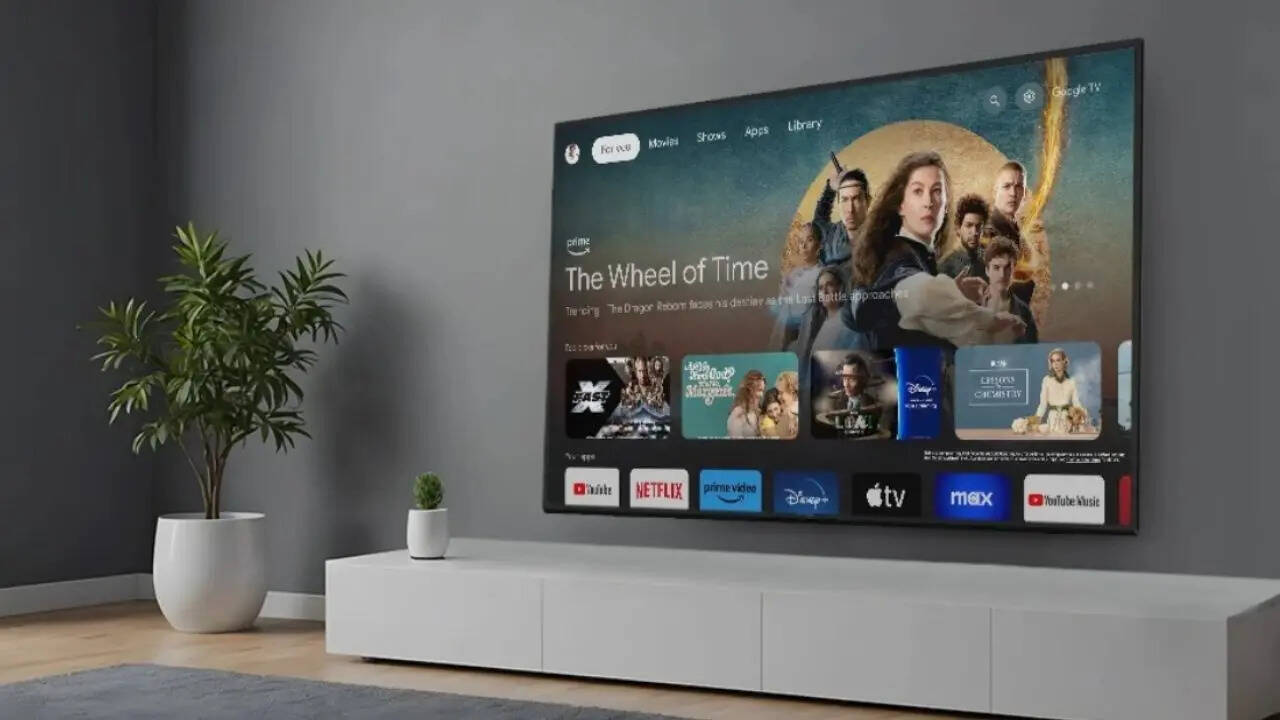 <strong>Foxsky 50 inch Smart TV Offer:</strong> Foxsky के 50 इंच स्मार्ट टीवी को अमेजन पर 82,990 रुपये में लिस्ट किया गया है। स्मार्ट टीवी सेल ऑपर में कंपनी ग्राहकों को इस पर फ्लैट 72% तक का मैसिव डिस्काउंट ऑफर दे रही है। इस ऑफर के साथ आप इसे सिर्फ 22,999 रुपये में खरीदकर घर ले जा सकते हैं। आप इसे नो कॉस्ट ईएमआई पर भी खरीद सकते हैं। 
