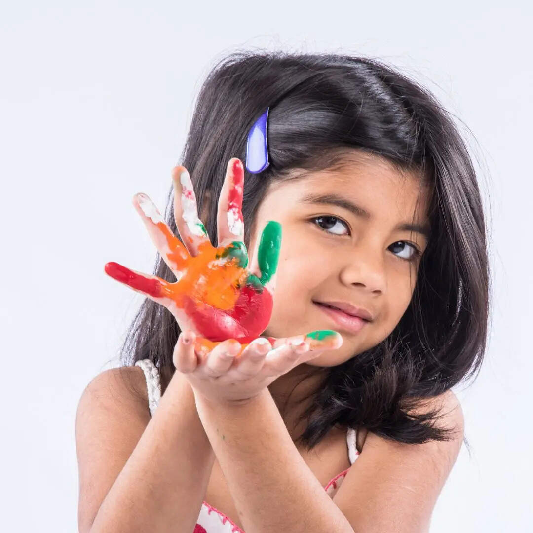 ​तेज आवाज और भीड़ से दूर रखें​