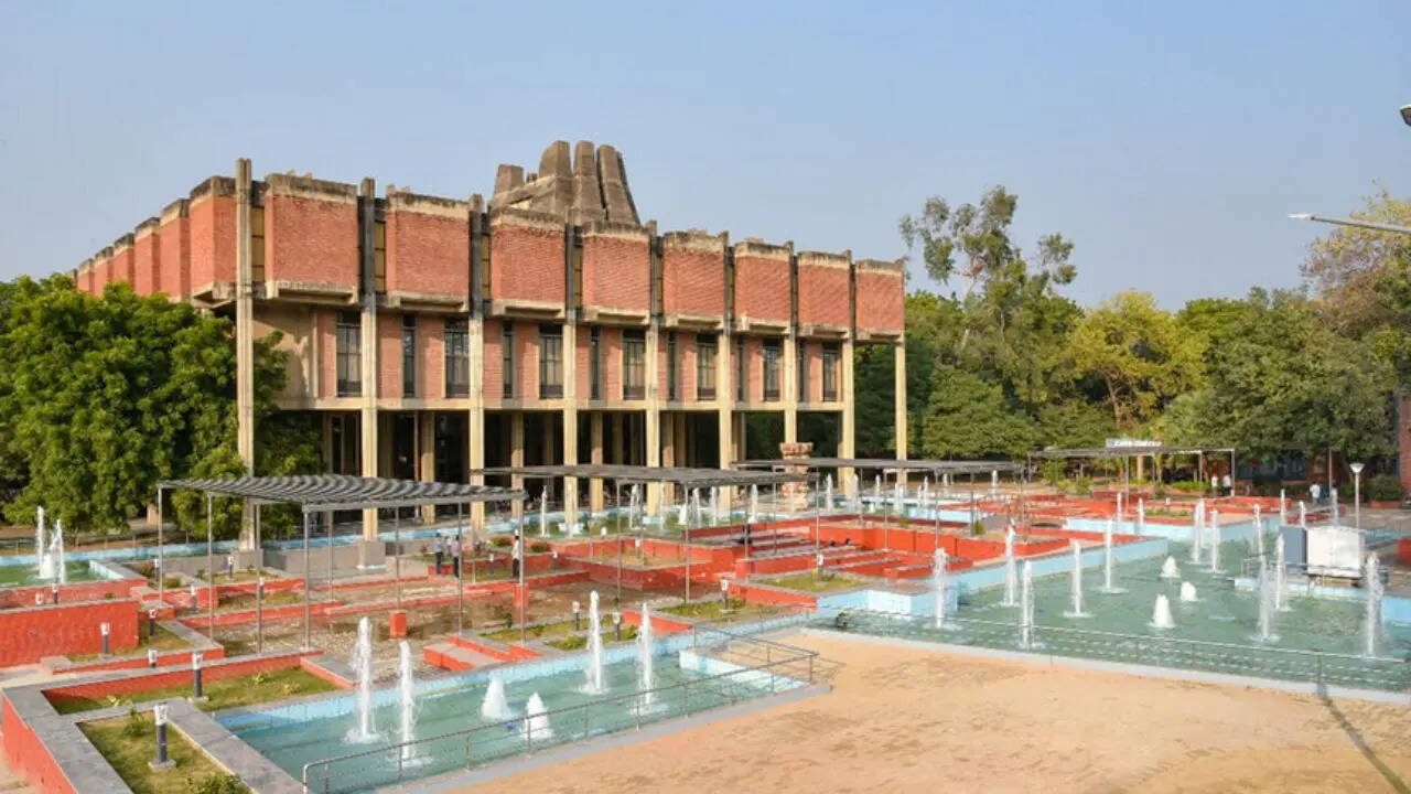 आईआईटी कानपुर में बीटेक से डॉक्टोरल लेवल के प्रोग्राम