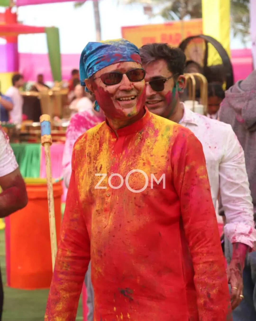 एमडी विनीत जैन ने खेली होली