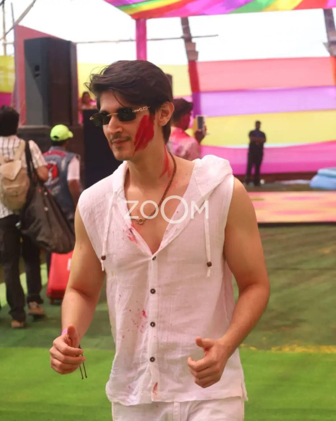 रोहन मेहरा ने खूब खेली होली