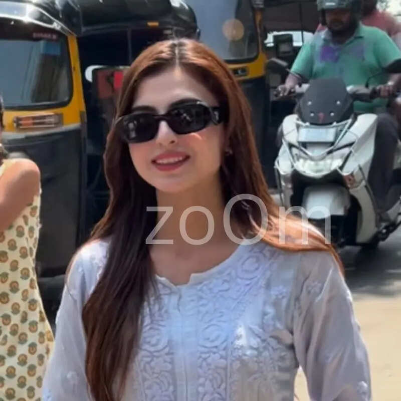 होली पार्टी में पहुंचीं फरहाना भट्ट