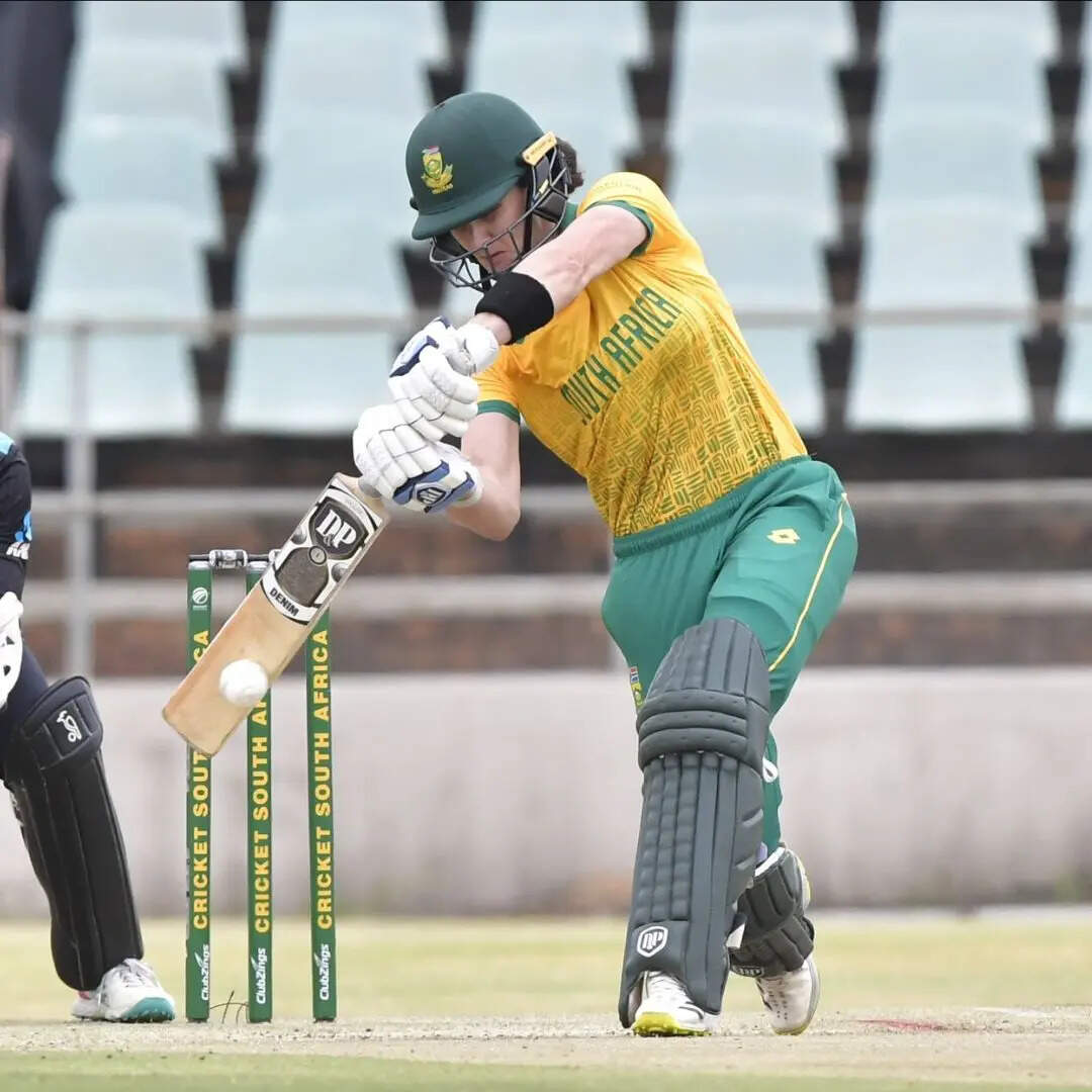 दो ऑस्ट्रेलियाई खिलाड़ियों ने लगाई छलांग