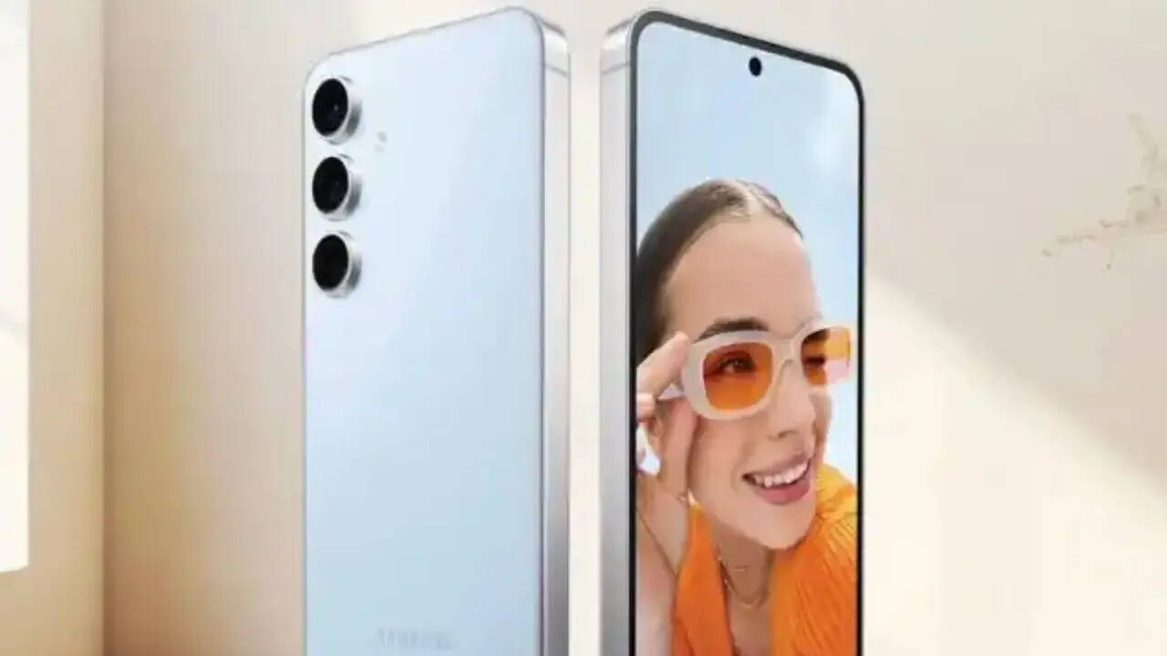 सैमसंग की तरफ से आने वाला Samsung Galaxy S24 FE एक फ्लैगशिप कैटेगरी का स्मार्टफोन है। अगर आप एक शानदार कैमरा और परफॉर्मेंस वाला स्मार्टफोन खरीदना चाहते हैं तो इसकी तरफ जा सकते हैं।