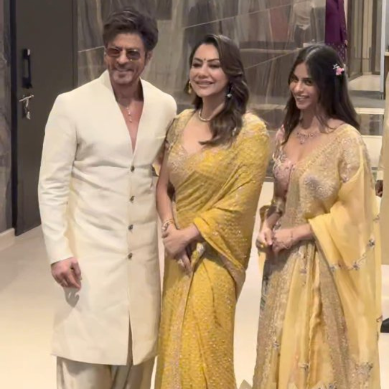 शाहरुख खान परिवार के साथ आए नजर