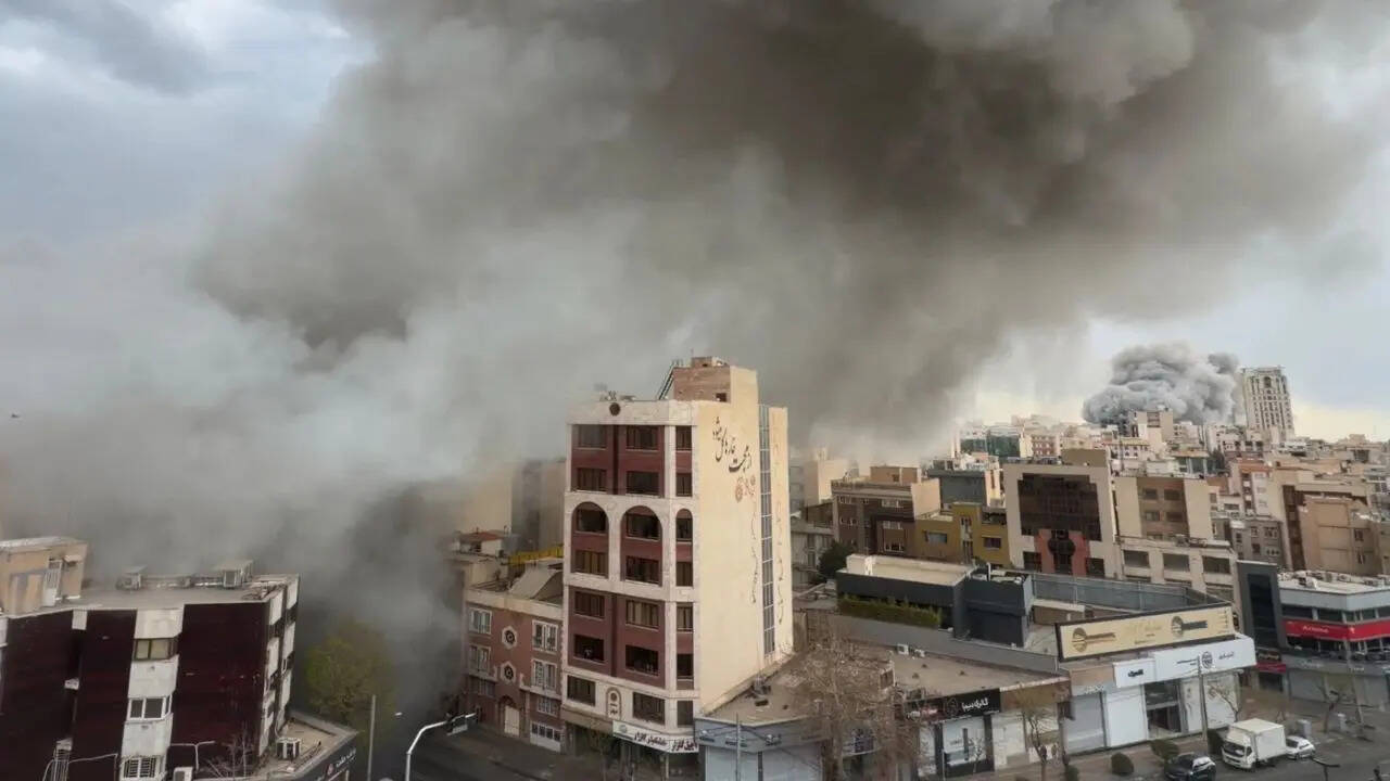 <strong>कूटनीतिक दबाव भी बढ़ा</strong>