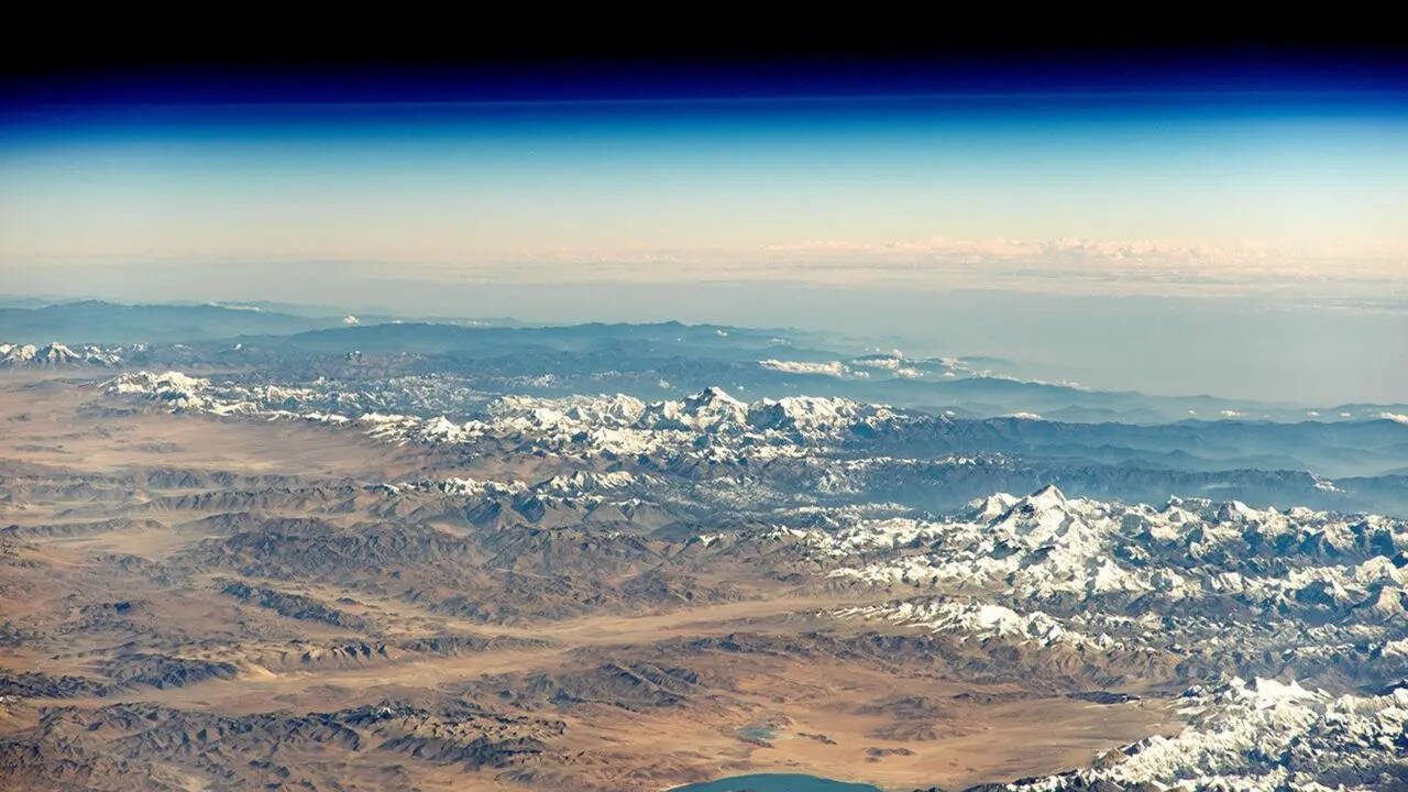 अंतरिक्ष से हिमालय की बर्फीली चोटियां