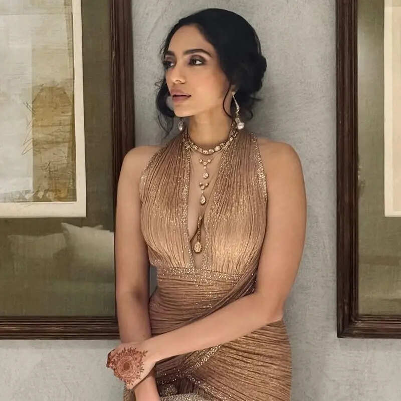 शोभिता धुलिपाला (Shobhita Dhulipala)