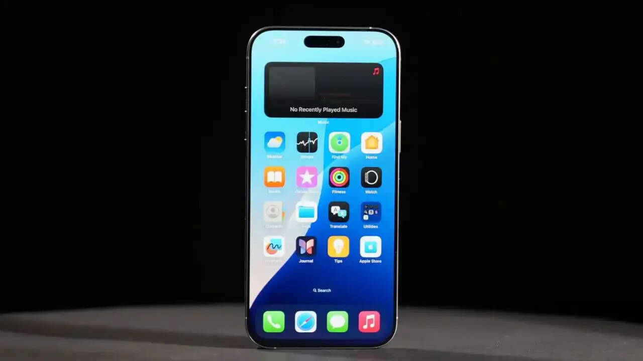 The 128GB variant of the iPhone 16 is listed on Flipkart for ₹69,900. However, a flat 7% discount has been offered to customers since the beginning of March.