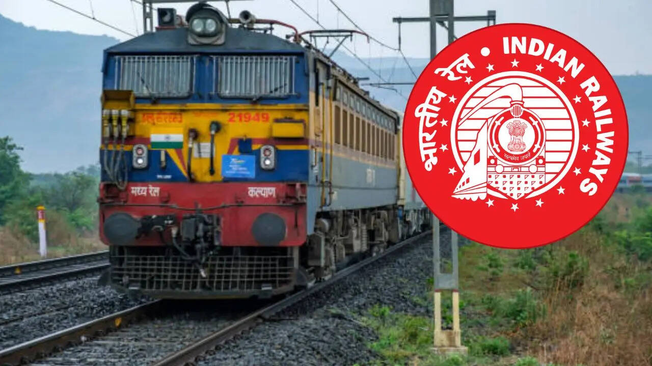 ​भारतीय रेलवे ने अपने करोड़ों यात्रियों के लिए एक और बड़ा कदम उठाया है। रेलवे की तरफ से यात्रियों को बड़ी राहत दी गई है। अब ट्रेन में सफर के लिए डिस्काउंट ऑफर के साथ ट्रेन टिकट को खरीद सकते हैं।