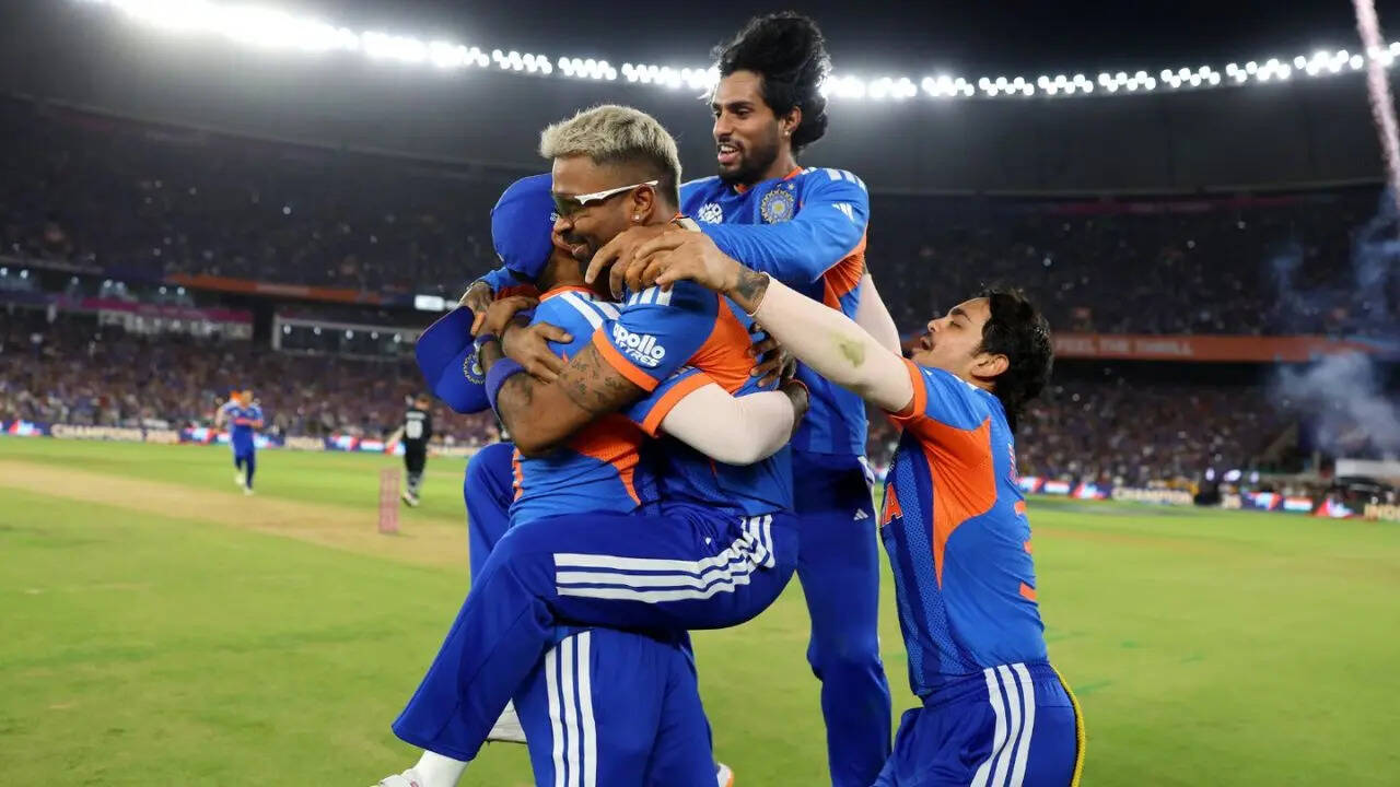 आखिरी विकेट के बाद का सेलिब्रेशन