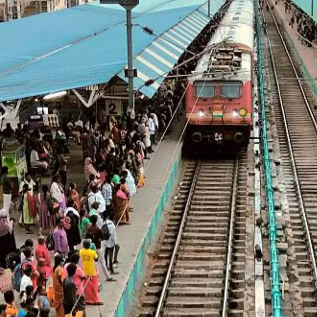रोजाना चलती हैं इतनी ट्रेन