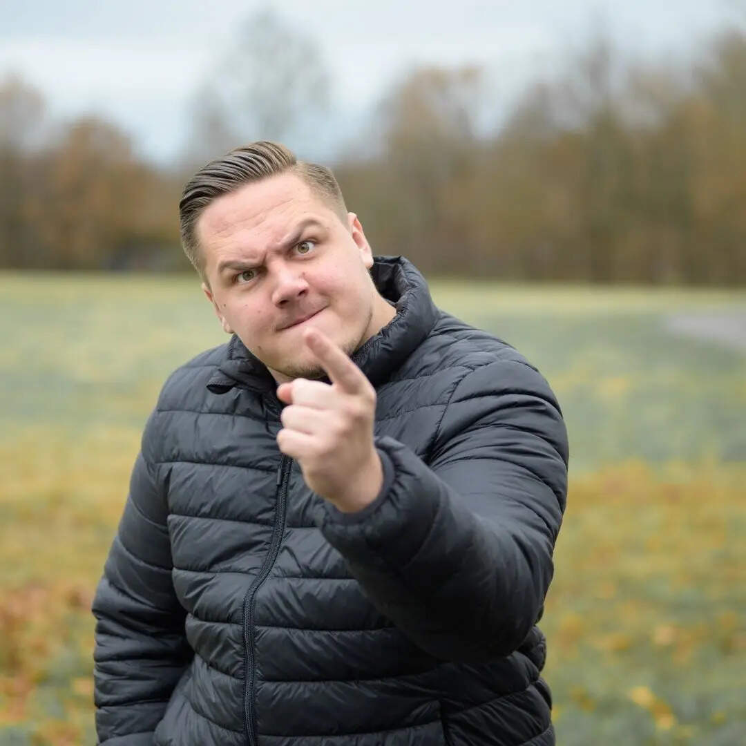 किसी को धमकी देना या निशाना बनाना