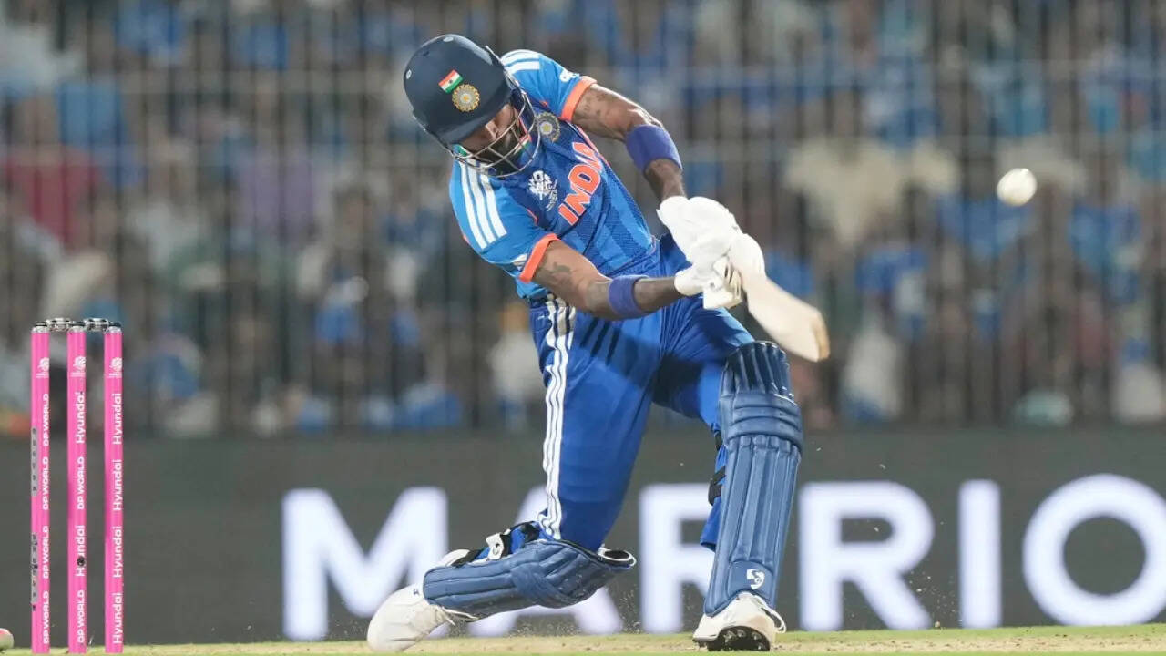 कितना लंबा था पांड्या का रिकॉर्ड छक्का