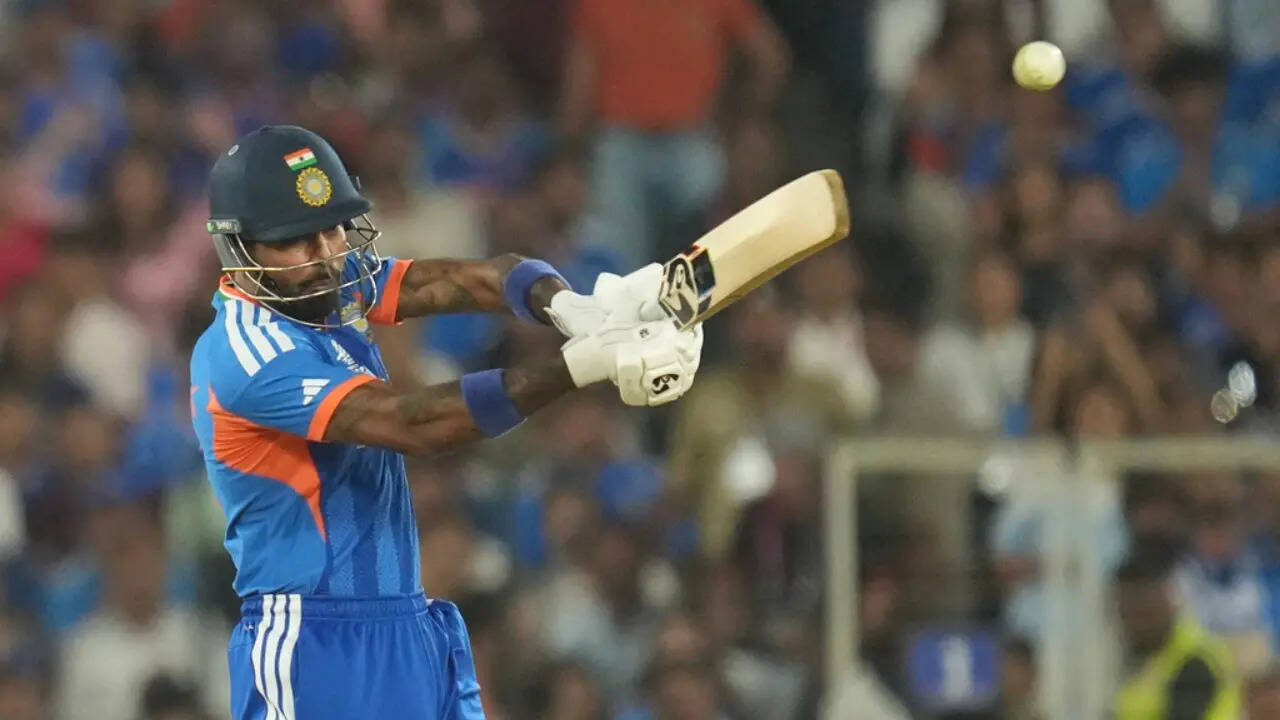 टूर्नामेंट में किसने लगाया सबसे लंबा छक्का