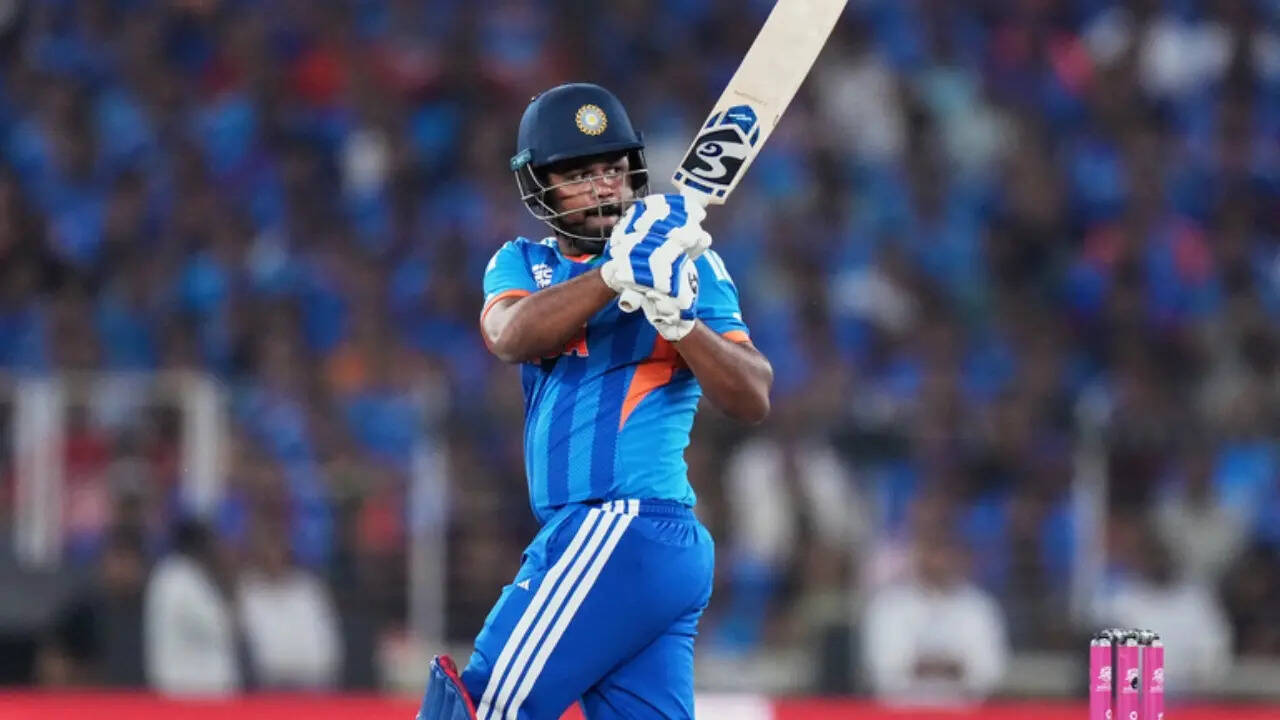 फाइनल में भी भारत का विशाल स्कोर