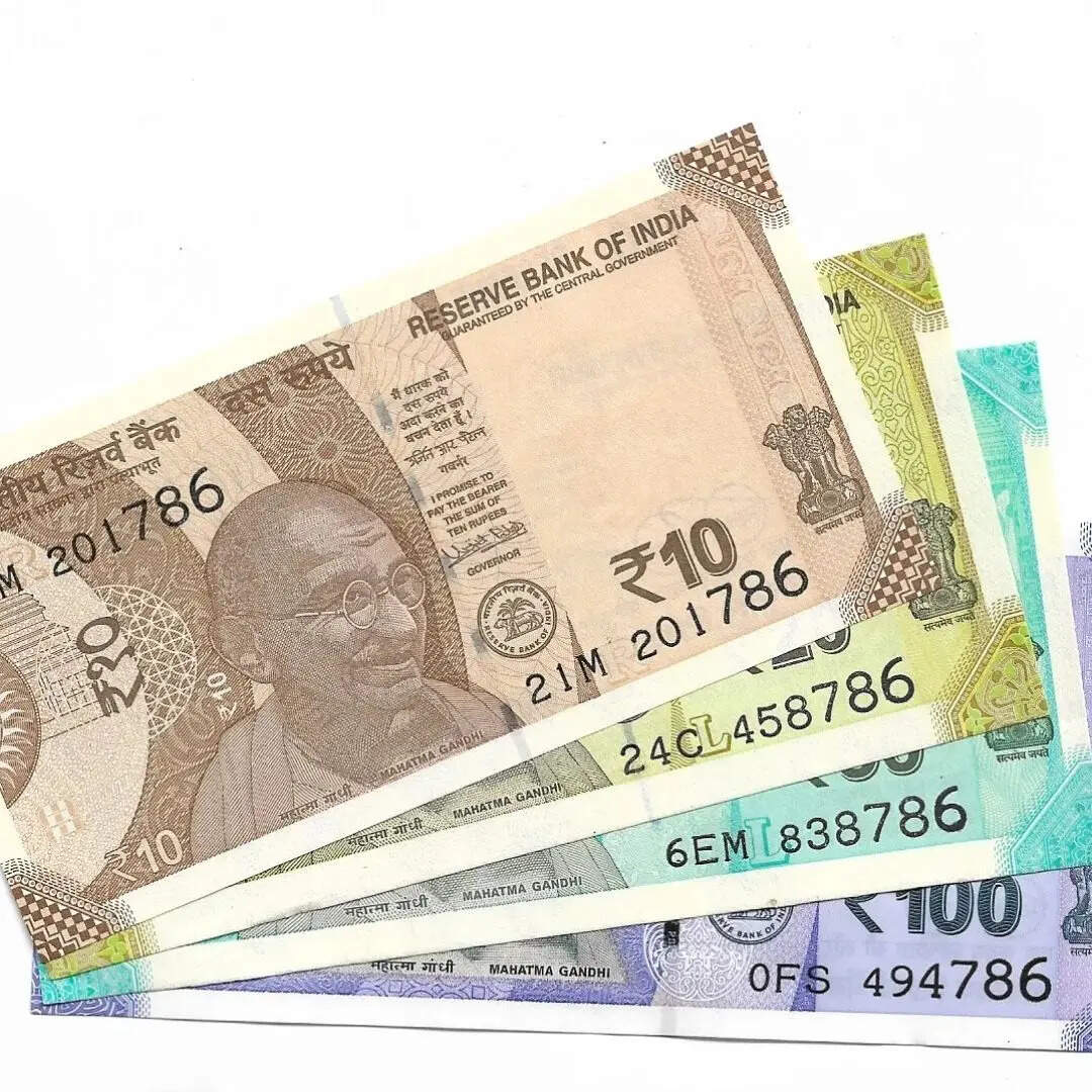 नोट और सिक्कों से पूरी होती है मांग