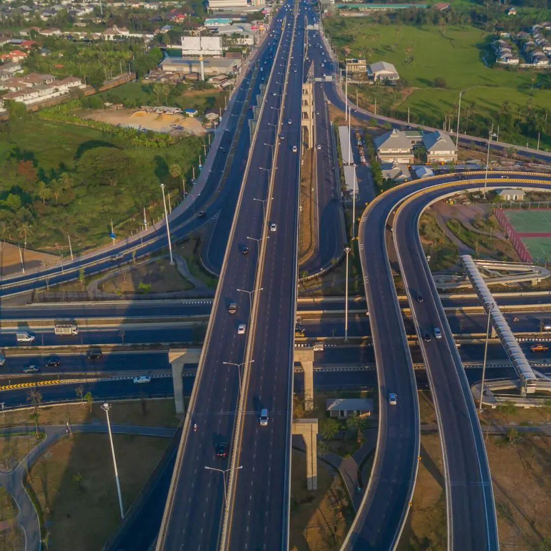 ​सड़क परिवहन की तस्वीर बदल रहे एक्सप्रेस वे