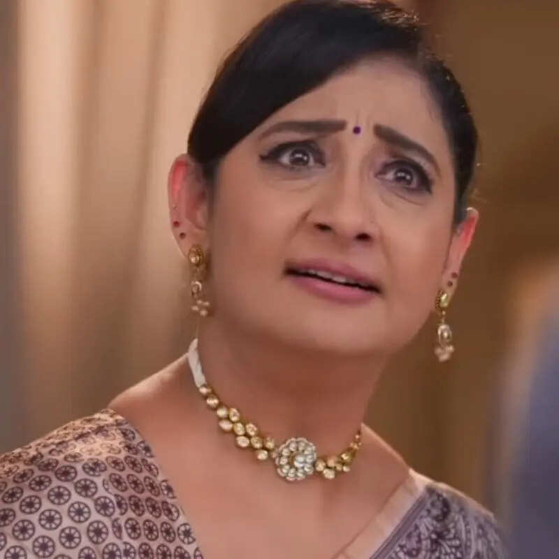 अभिरा का परिवार के सामने तमाशा बनाएगी विद्या