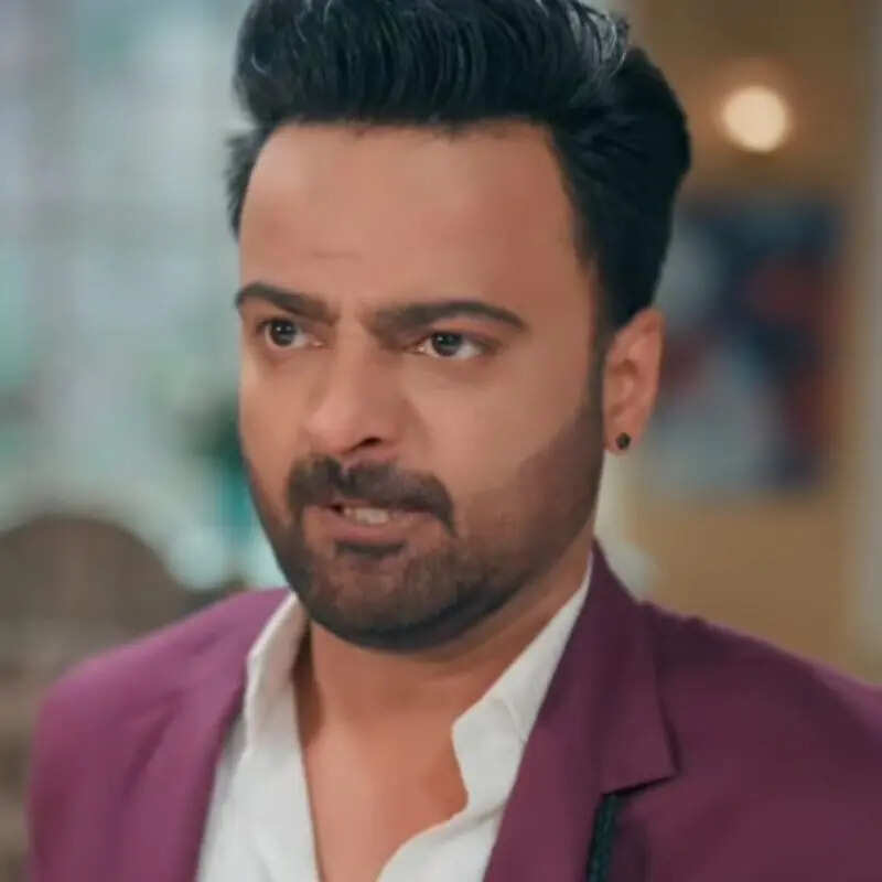 पारितोष के चक्कर में जाएगा शाह निवास