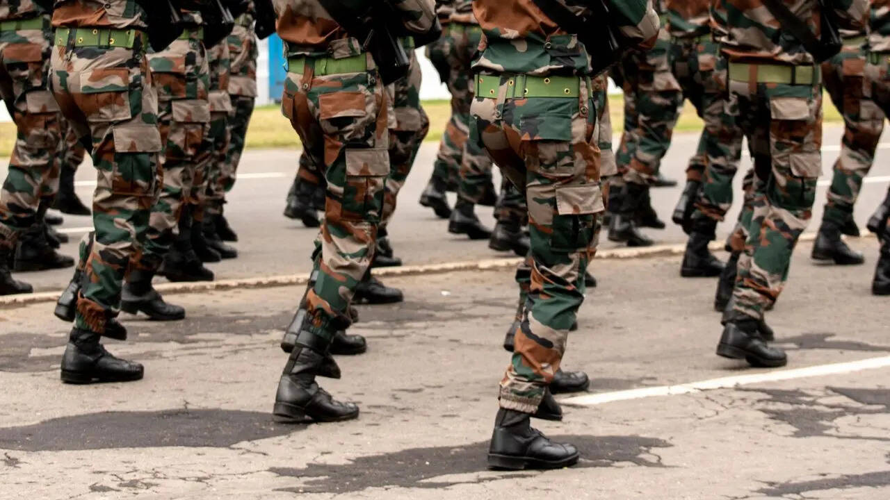 कौन है हरीश वशिष्ठ?