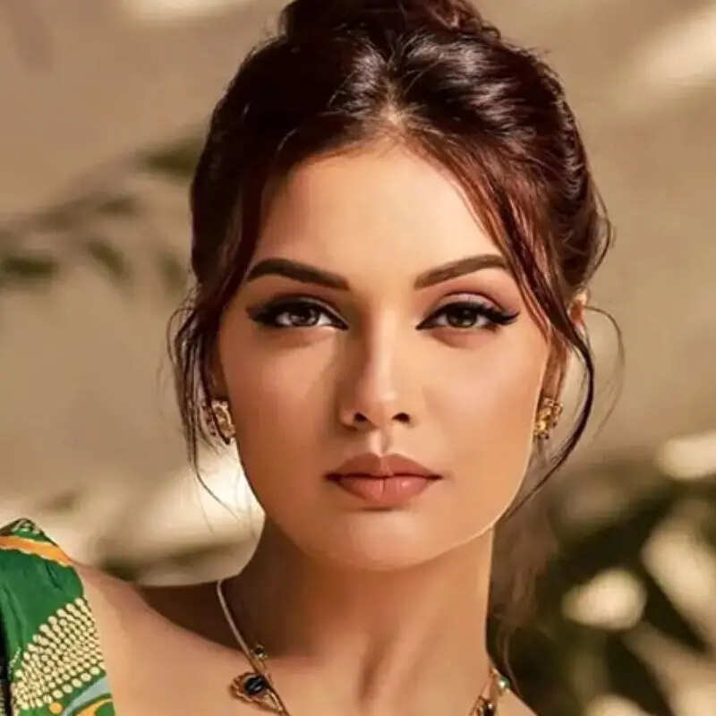 दिव्या अग्रवाल को रेप और जान से मारने की धमकी