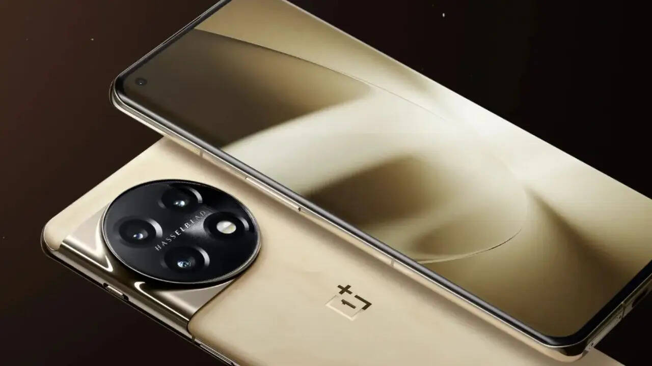 OnePlus 12 को फ्लिपकार्ट में 64,999 रुपये की कीमत में लिस्ट किया गया है। हालांकि फ्लिपकार्ट ने इसकी कीमत में 28% की बड़ी कटौती कर दी है। इस प्राइस कट के बाद अब आप इसे सिर्फ 46,999 रुपये की कीमत में खरीदकर घर ले जा सकते हैं।
