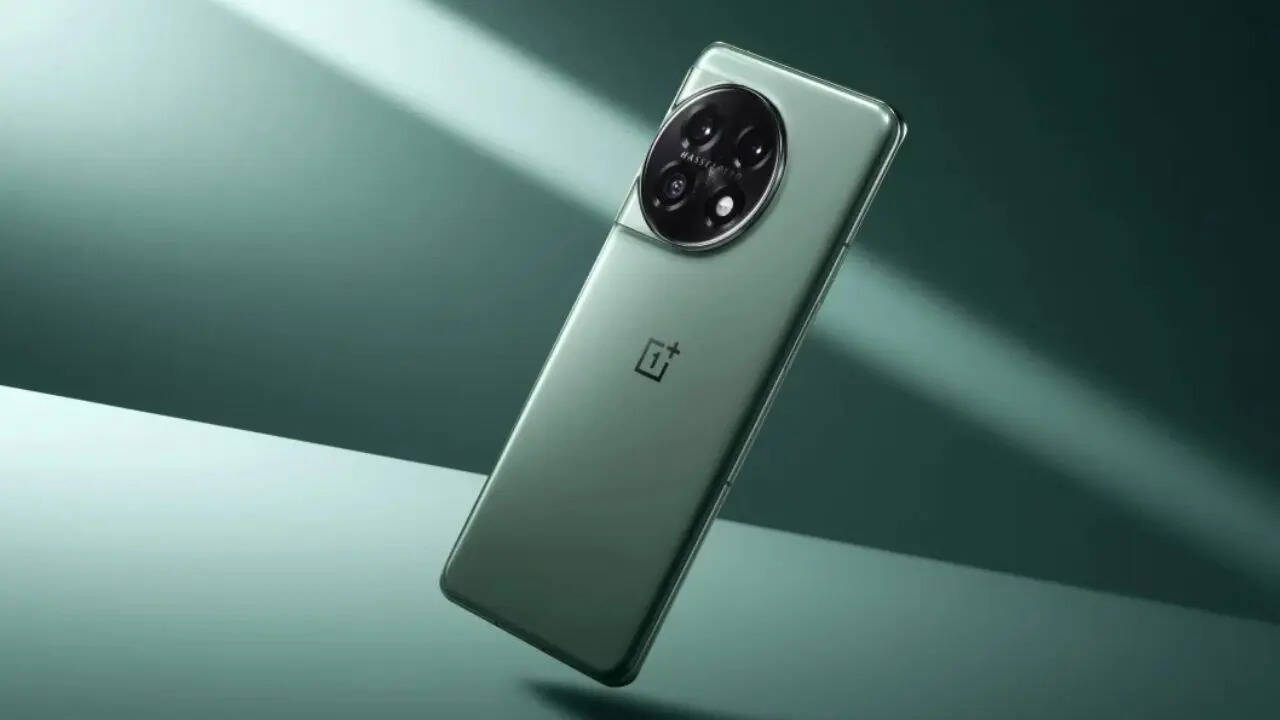 अगर आप वनप्लस का प्रीमियम फोन खरीदने की प्लानिंग कर रहे हैं तो आपको पास OnePlus 12 को सस्ती कीमत में खरीदने का शानदार मौका है। फ्लिपकार्ट ने इसकी कीमत में बड़ी कटौती की है।