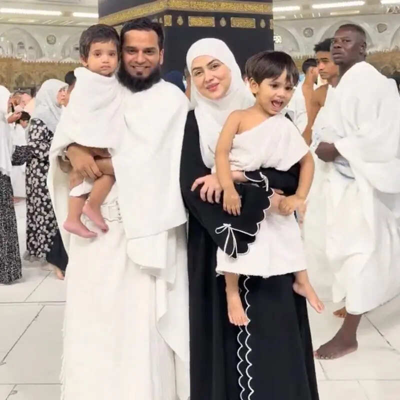 सना खान ने दूसरे बेटे को कराया दुनिया से रूबरू