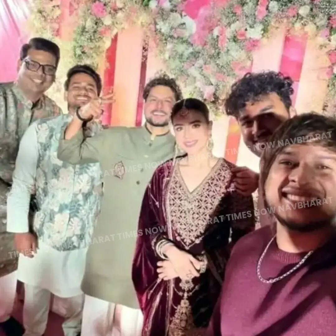 ​​कुर्ते में जचे कुलदीप यादव​