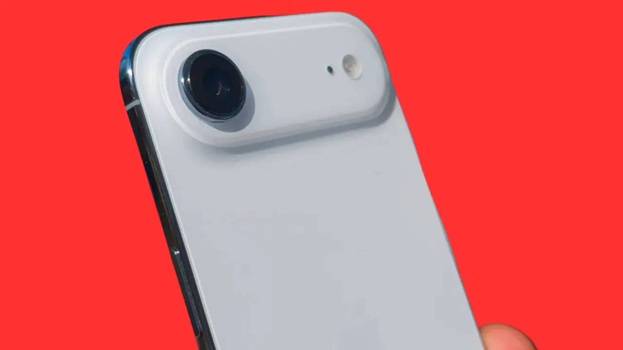 अगर आप बैंक ऑफर का फायदा लेते हैं तो आप एक्स्ट्रा बचत भी कर पाएंगे।  कंपनी ग्राहकों को सेलेक्टेड बैंक कार्ड पर 4000 रुपये तक की बचत का मौका दे रही है। अगर आपका बजट कम है तो आप इसे 4,279 रुपये की ईएमआई पर भी खरीदकर घर ले जा सकते हैं।