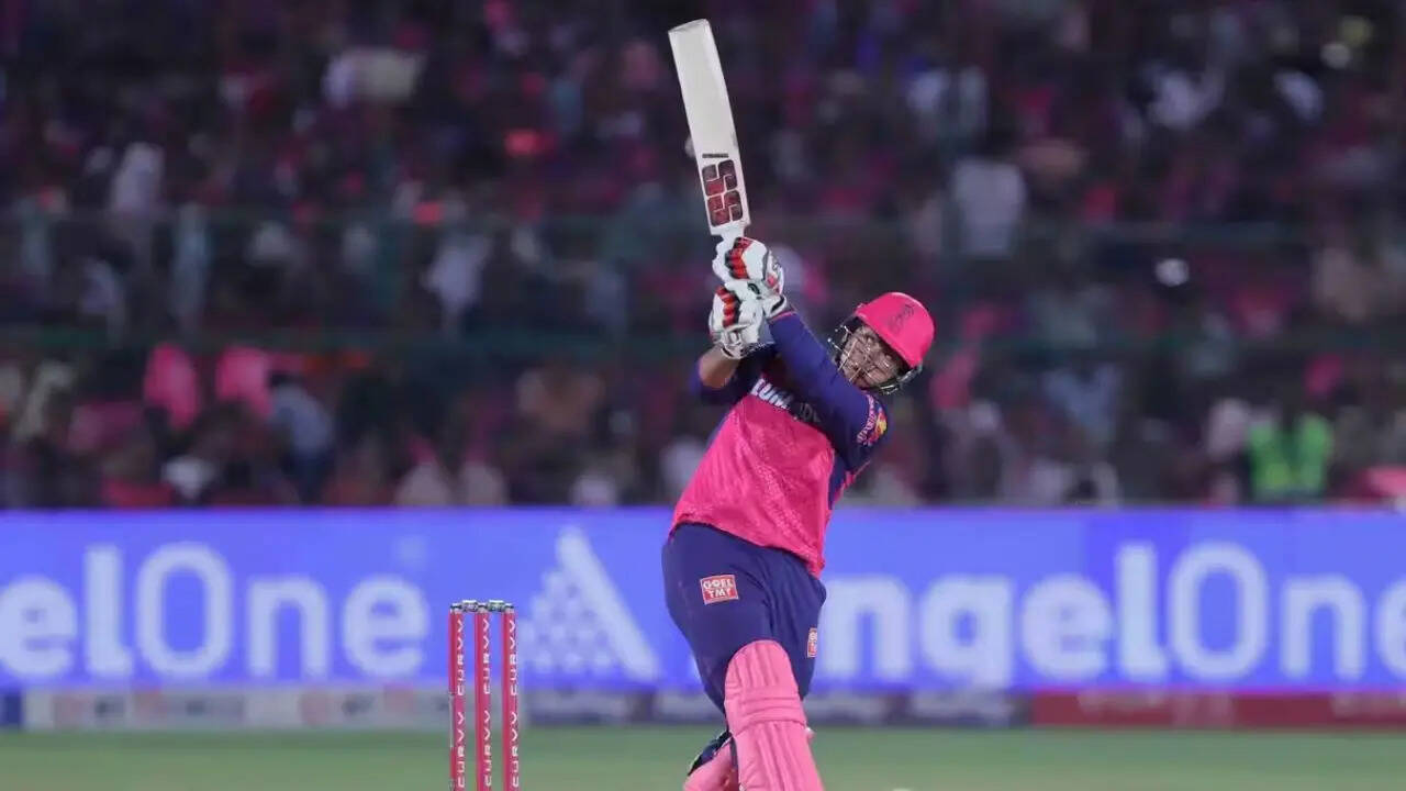 पहले मैच में 20 गेंद पर 34 रन