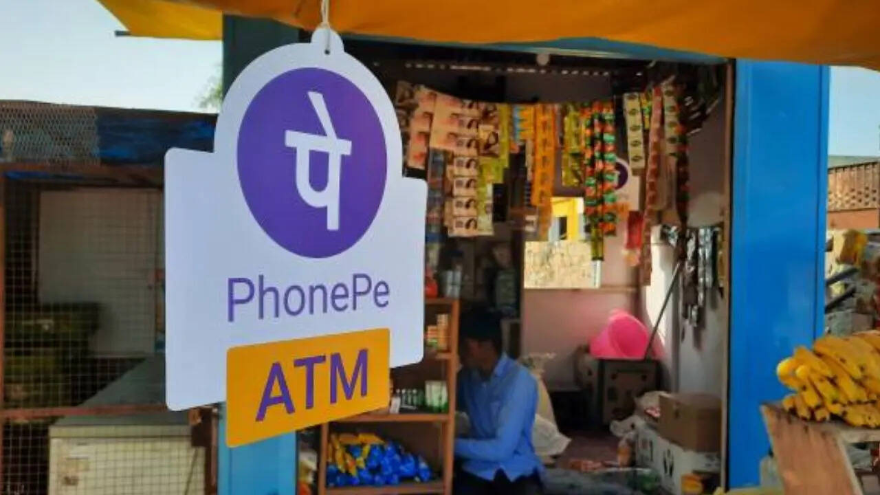 आपको बता दें कि PhonePe का यह सीक्रेट फीचर आपको रीचार्ज और बिल्स के ऑप्शन में मिलेगा। यहां से आप अपने व्हिकल के सभी चालान की डिटेल जानकारी ले पाएंगे।