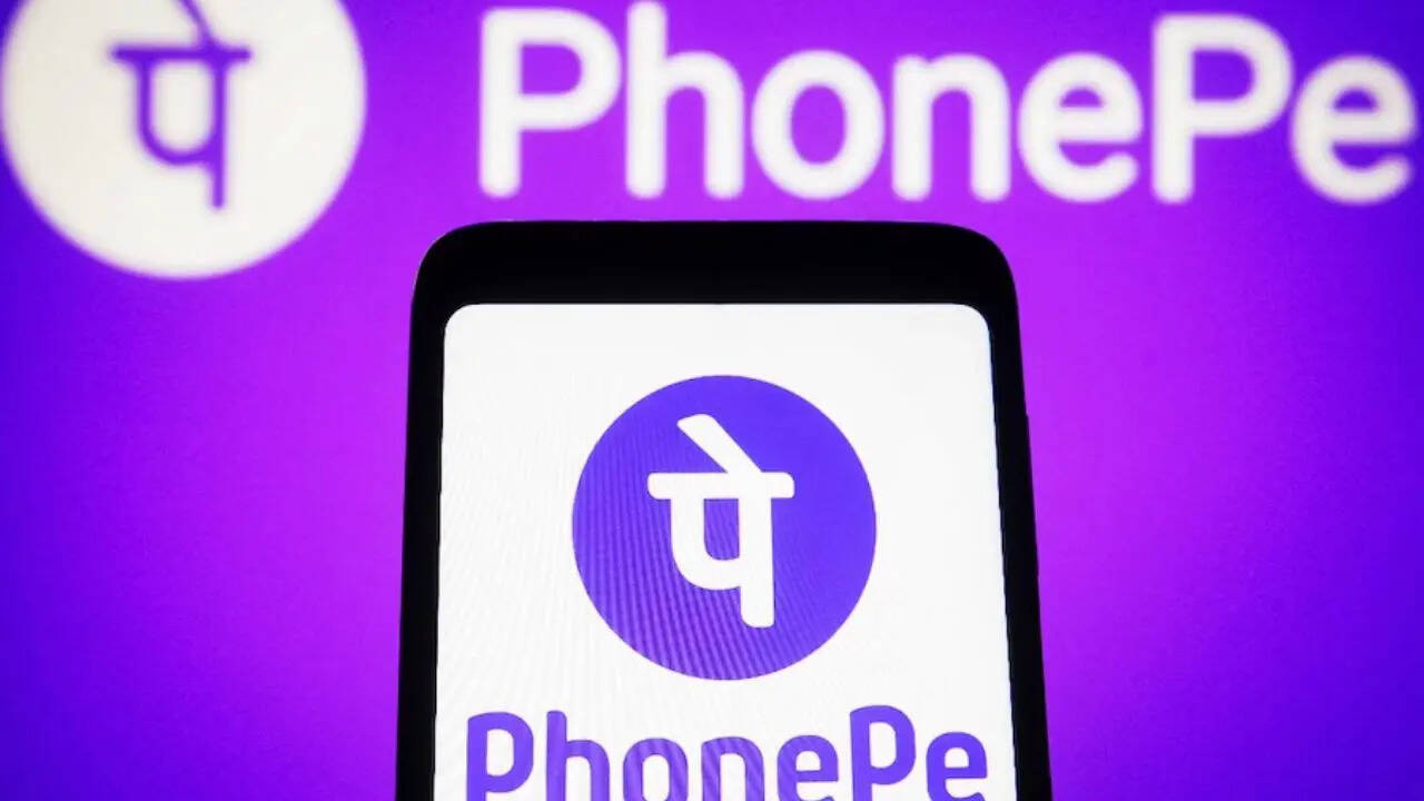 इसके लिए सबसे पहले आपको अपने PhonePe App पर जाना है। इसके बाद आपको स्क्रॉल करके Recharge and Bills में जाकर More के ऑप्शन पर जाना होगा। जब आप थोड़ा नीचे जाएंगे आपको eChallan पर टैप करना होगा।