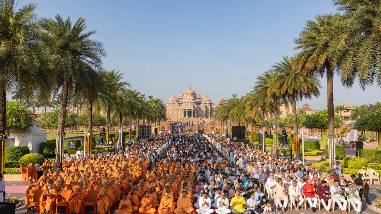 ​300 संतों की उपस्थिति​