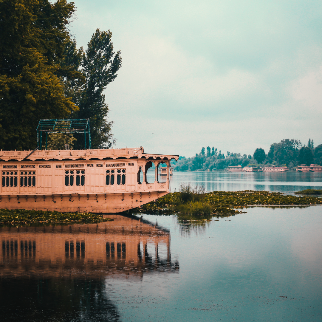 प्राकृतिक सुंदरता और शांत वातावरण