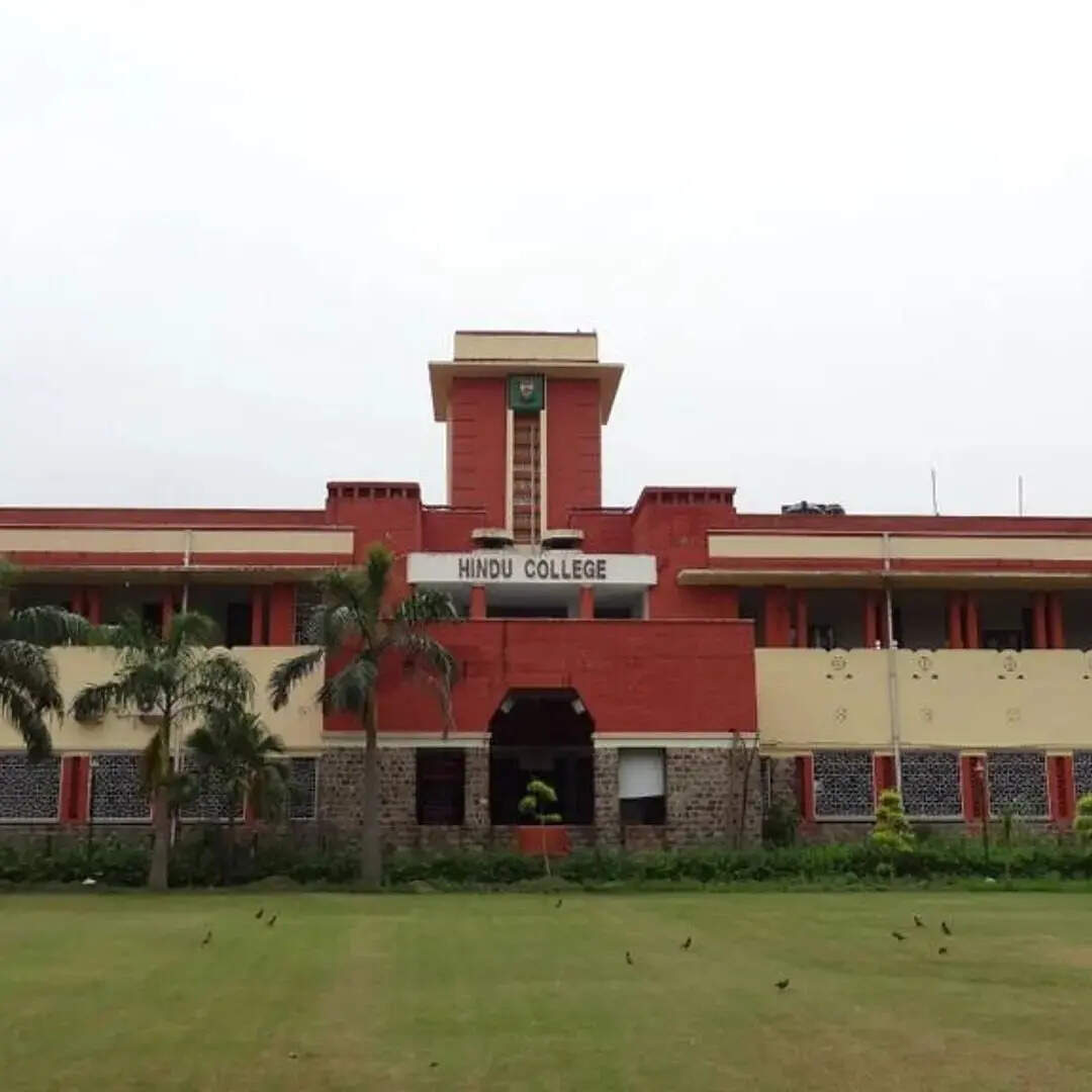 हिंदू कॉलेज की स्थापना कब हुई थी?