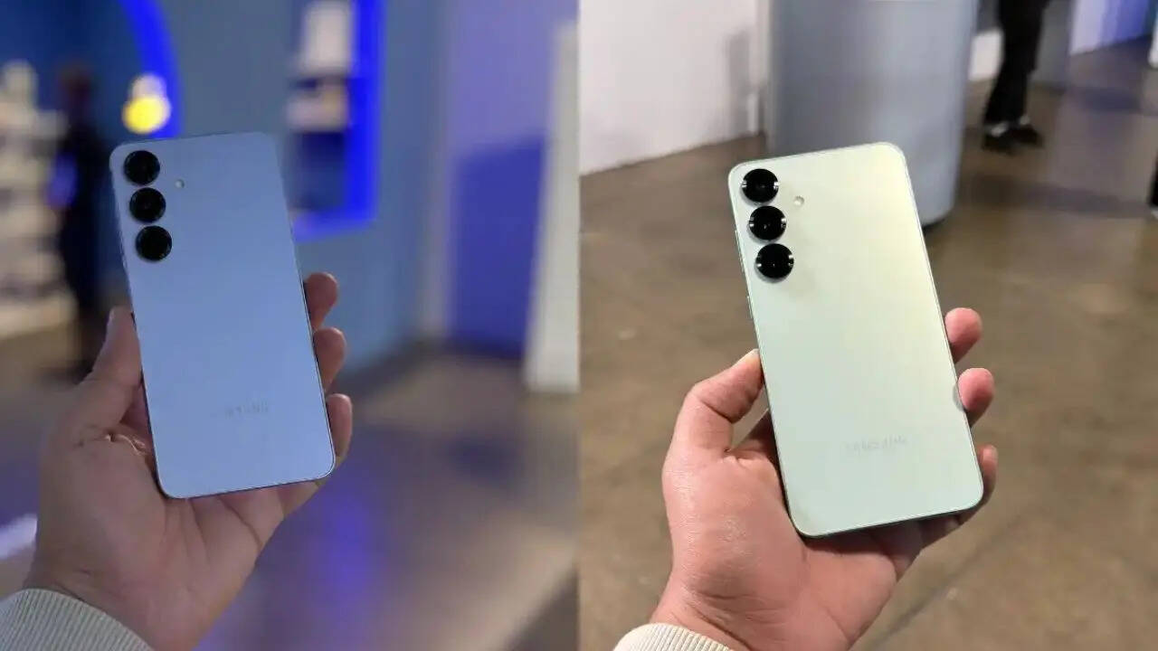 अमेजन Samsung Galaxy S25 Plus पर ग्राहकों को 2,234 रुपये का कैशबैक ऑफर भी दे रहा है। इसके साथ ही आप इस स्मार्टफोन को ईएमआई पर भी खरीद सकते है जिसमें आपको 2,180 रुपये मंथली खर्च करने पड़ेंगे।