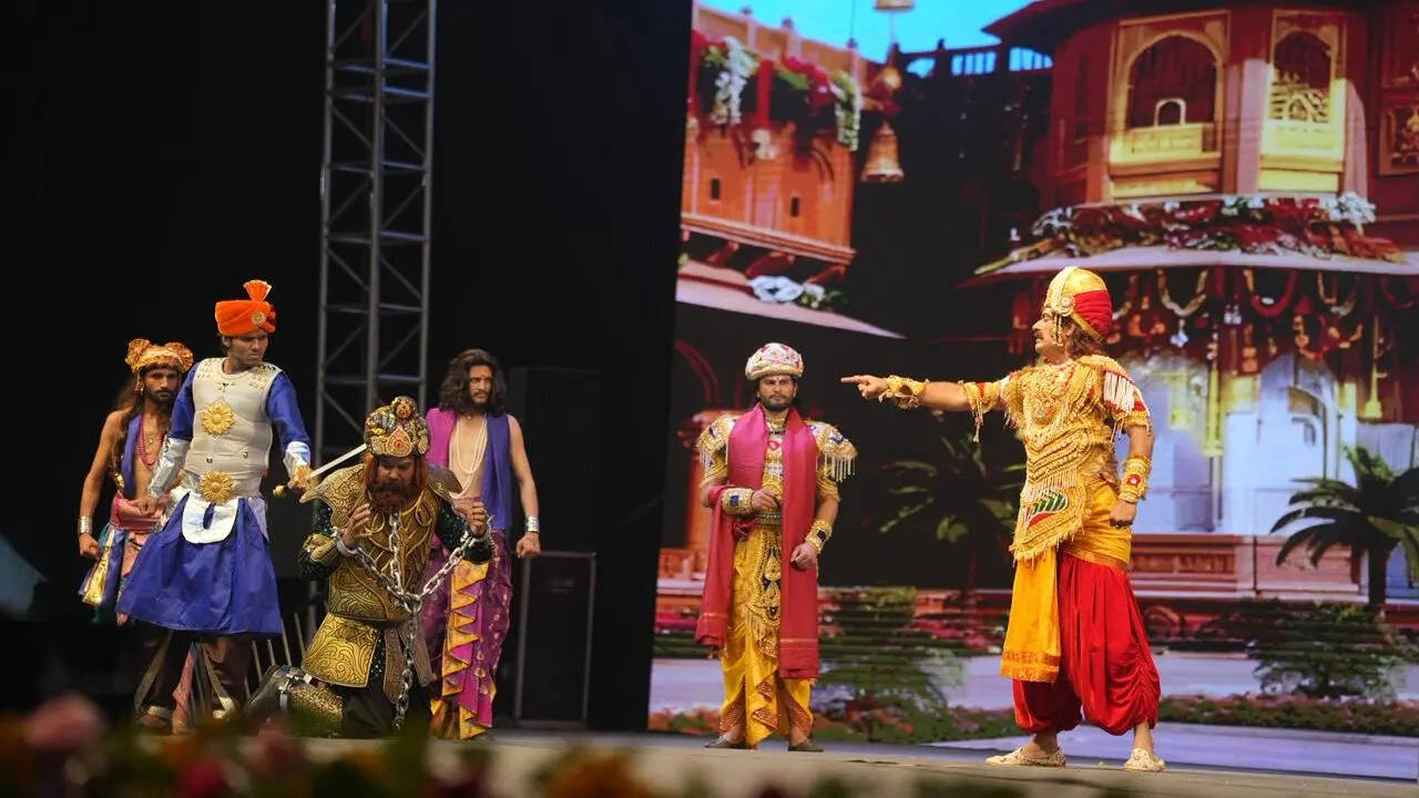 मंच पर जीवंत हुआ विक्रमादित्य का पराक्रम