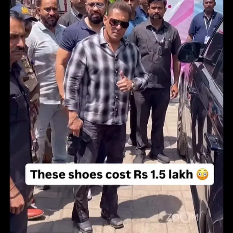 साउथ डायरेक्टर संग मिलाया है हाथ