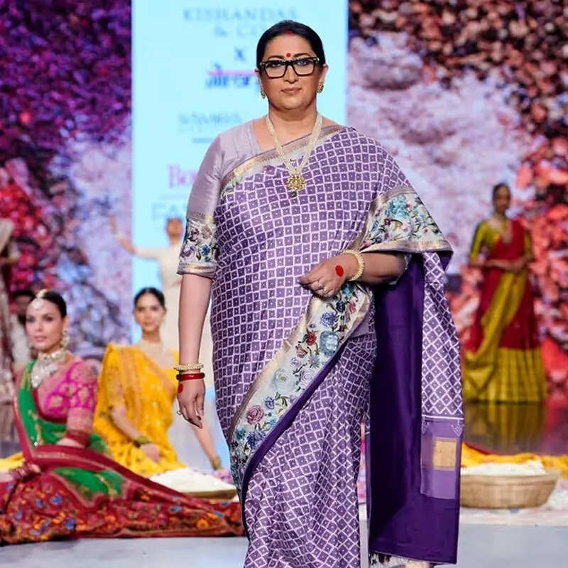 स्मृति ईरानी की फीस खींच लेगी पैरों तले जमीन