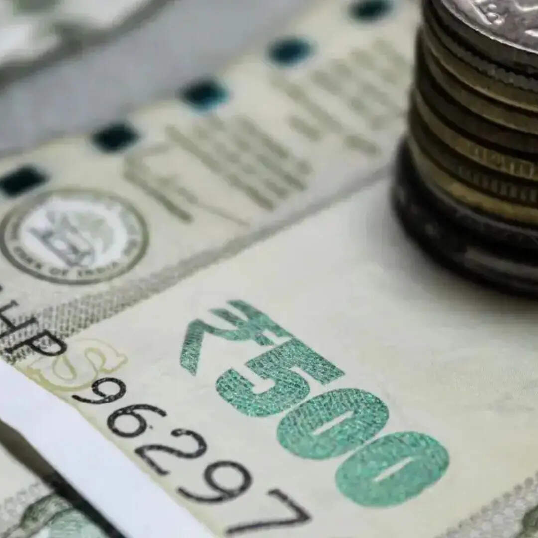 चीन में कागजी नोट कब हुए अनिवार्य?