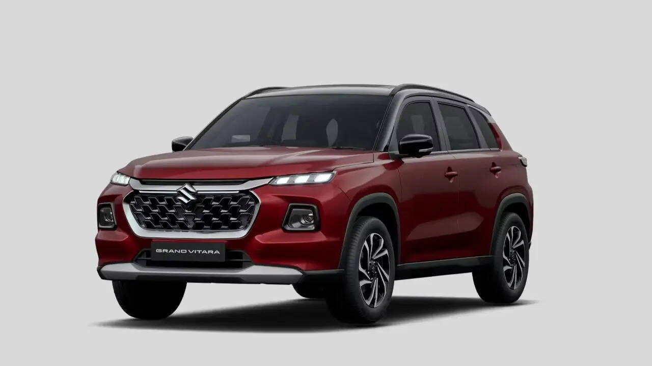 ​Maruti Suzuki अपनी लोकप्रिय SUV Grand Vitara को और मजबूत बनाने के लिए 2026 में दो बड़े अपडेट लाने की तैयारी में है। कंपनी एक 7-सीटर Maruti Grand Vitara लॉन्च कर सकती है, जो बड़े परिवारों के लिए ज्यादा स्पेस और सुविधा के साथ आएगी। इसके साथ ही, 2026 में ही Grand Vitara का फेसलिफ्ट वर्जन भी पेश किया जाएगा, जिसमें नए डिजाइन, अपडेटेड फीचर्स और बेहतर टेक्नोलॉजी देखने को मिल सकती है।