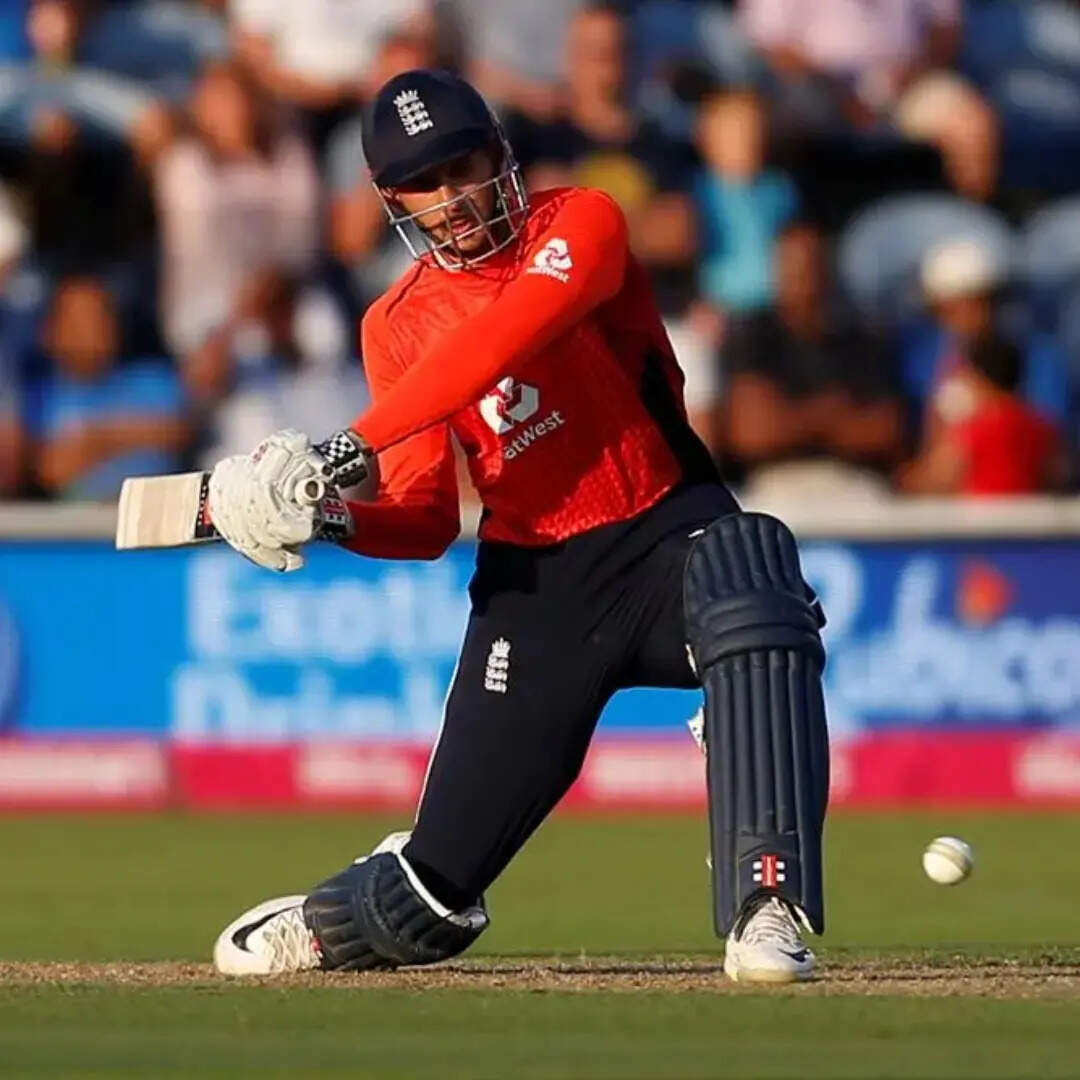 इंग्लैंड का शानदार बल्लेबाज तीसरे पायदान पर है