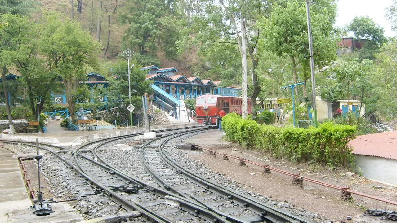 बड़ोग रेलवे स्टेशन - हिमाचल प्रदेश