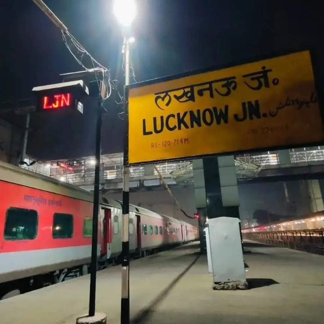 ​चारबाग रेलवे स्टेशन​​
