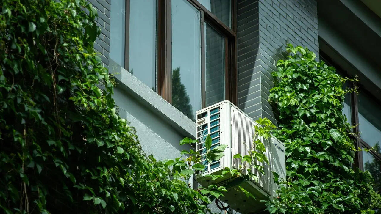 कुल मिलाकर कहें तो AC में गैस भरवाते समय हमेशा सतर्क रहें और पहले मार्केट रेट की जानकारी लें। 